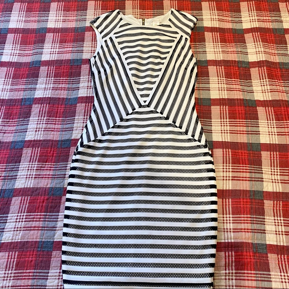 Let this stunning striped dress take you on a spring/summer adventure! ✨